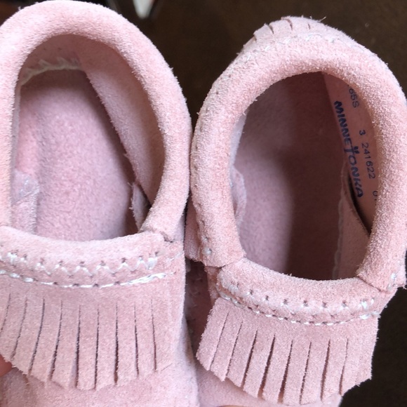 Minnetonka Alex Moccasins - Picture 3 of 9